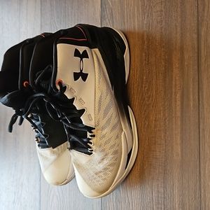 Under Armour mens size 8